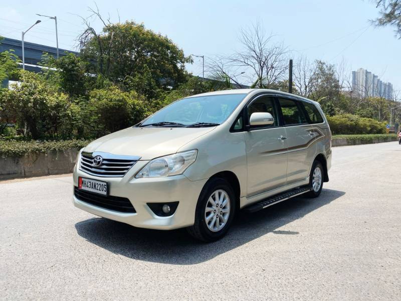 Toyota Innova 2.5 VX 8 STR