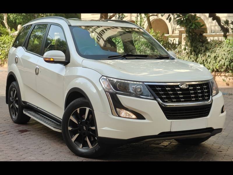 Mahindra XUV500 W11