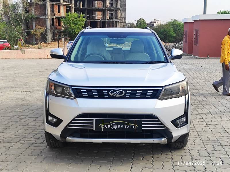 Mahindra XUV 300 1.2 W8