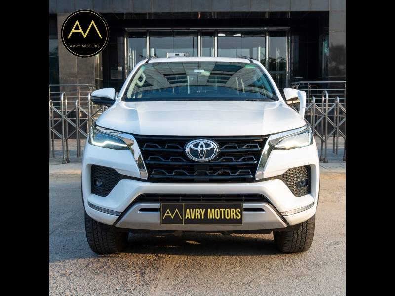 Toyota Fortuner 4X2 AT 2.8 Diesel