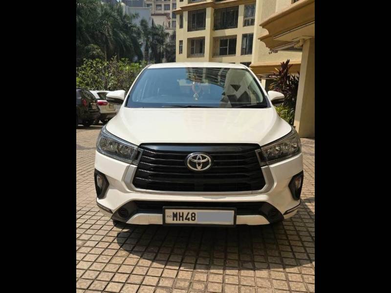 Toyota Innova Crysta 2.4 G Plus 8 STR