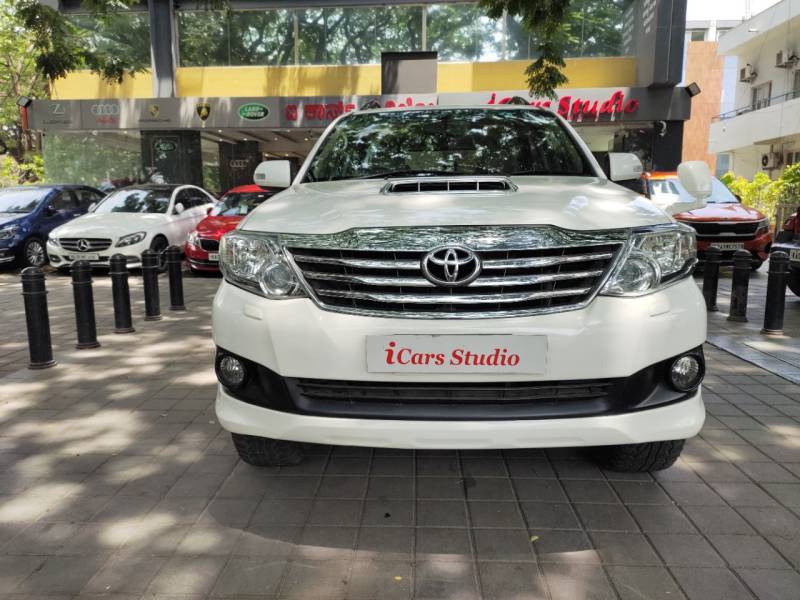 Toyota Fortuner 4x2 AT