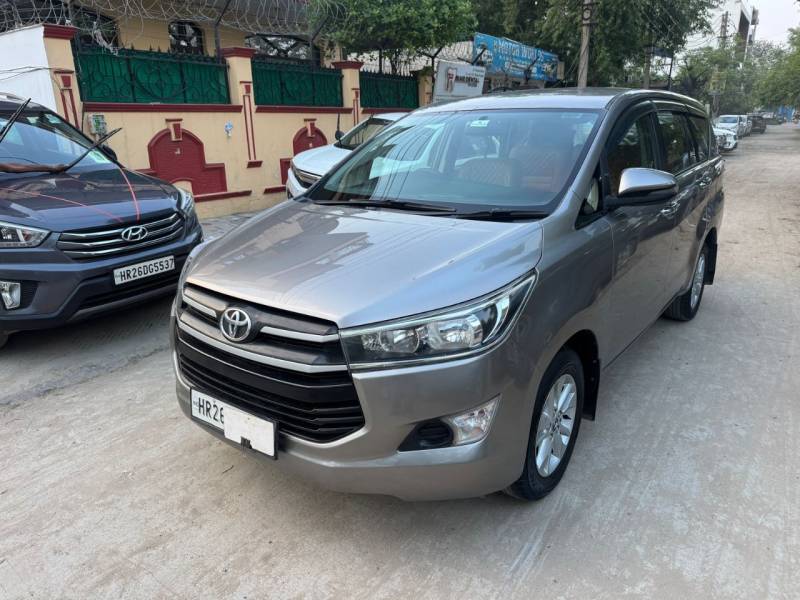 Toyota Innova Crysta 2.4 G 7 STR