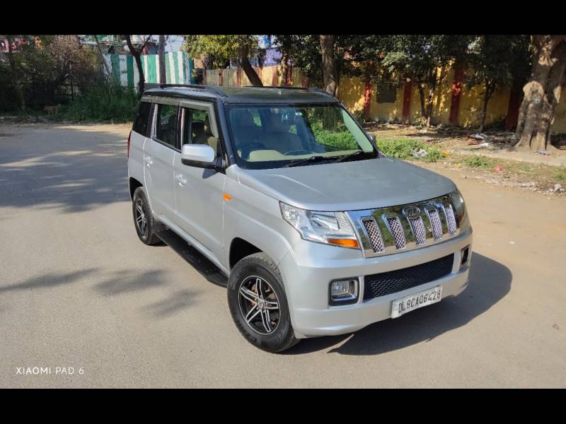 Mahindra TUV300 T8 AMT