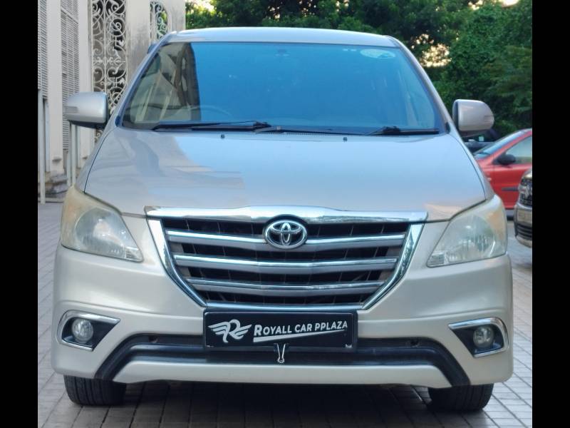 Toyota Innova 2.5 VX 8 STR