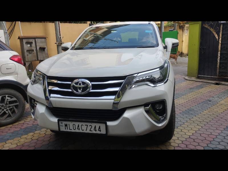 Toyota Fortuner 2.8 4x2 MT