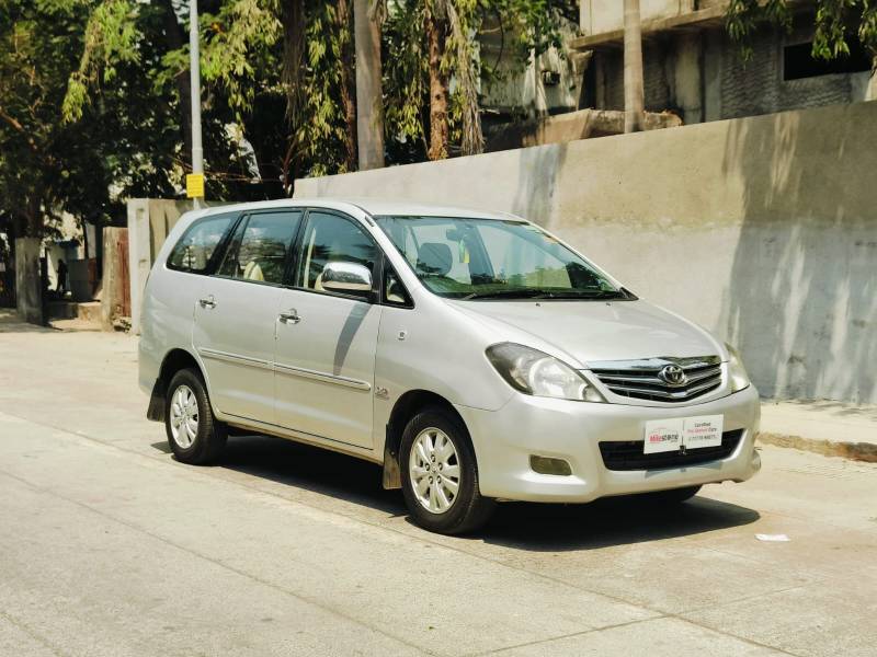 Toyota Innova 2.5 VX 8 STR BS IV