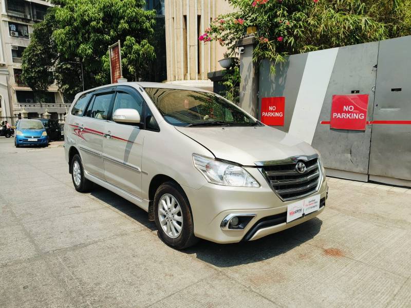 Toyota Innova 2.5 VX 8 STR BS IV