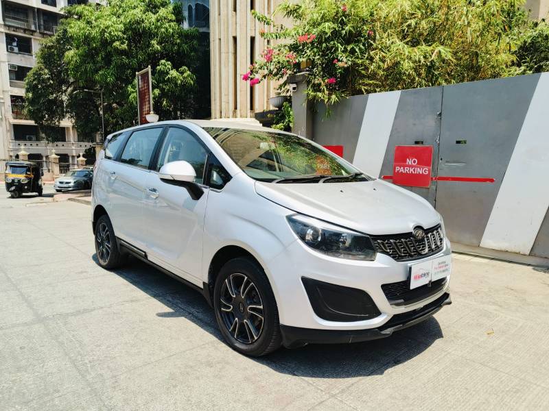 Mahindra Marazzo M8 8 STR