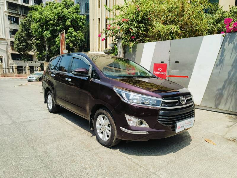 Toyota Innova Crysta 2.4 G 8 STR