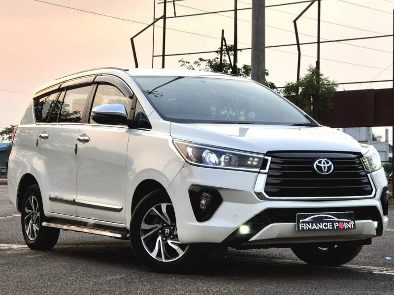 Toyota Innova Crysta 2.4 VX 8 STR