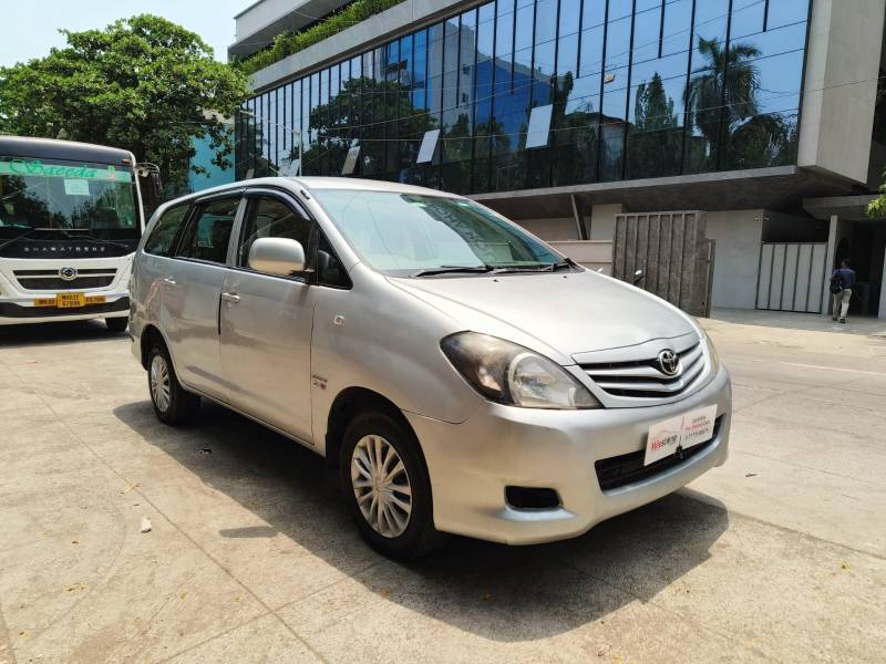Toyota Innova 2.5 V 7 STR