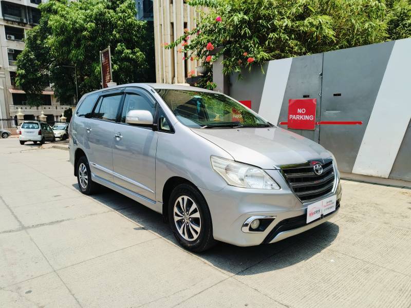 Toyota Innova 2.5 VX 8 STR
