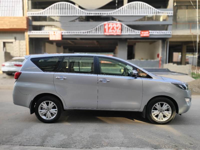 Toyota Innova Crysta 2.8 ZX AT 7 STR