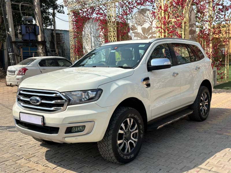 Ford Endeavour Titanium 2.0 4x2 AT