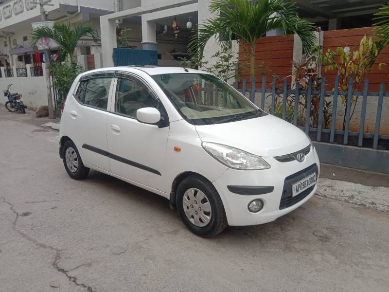 Hyundai i10 Asta 1.2 AT with Sunroof