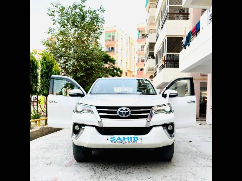 Toyota Fortuner 2.8 4x4 AT