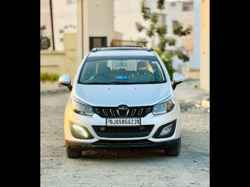 Mahindra Marazzo M8 8 STR