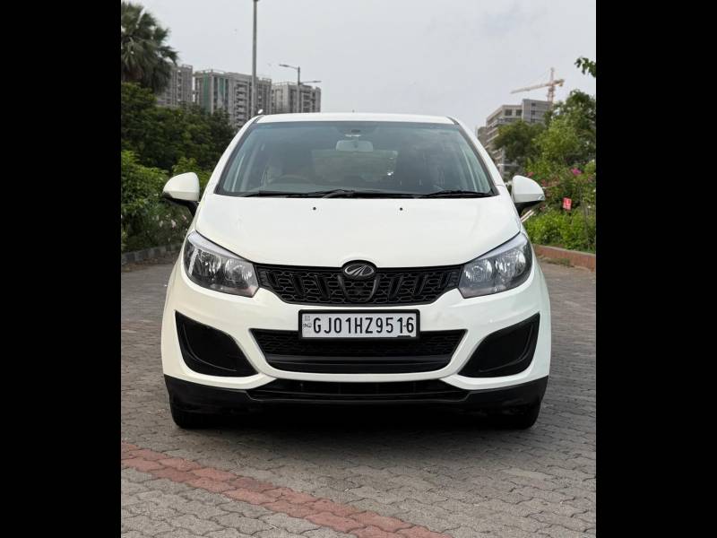 Mahindra Marazzo M4 8 STR