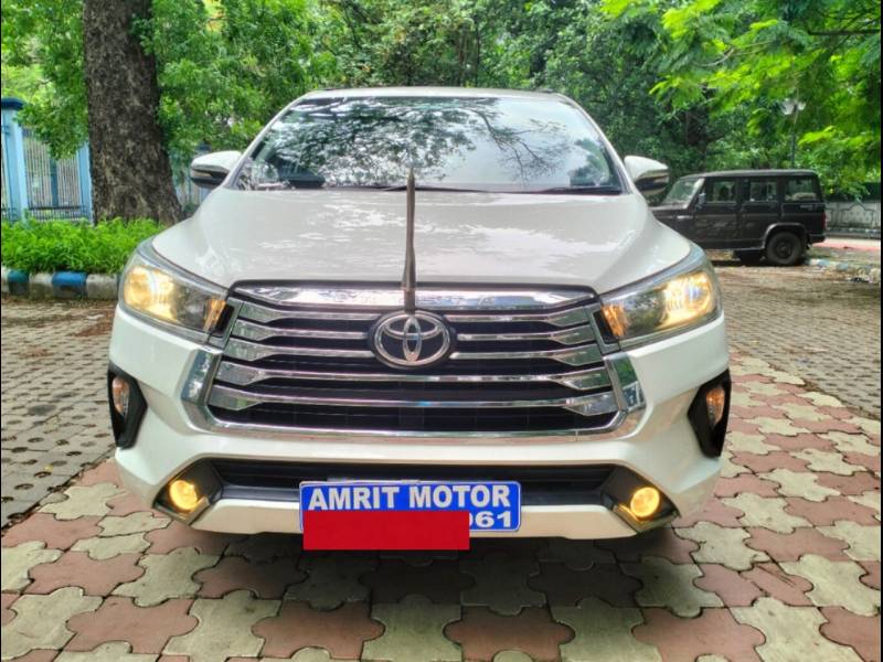 Toyota Innova Crysta 2.4 GX 8 STR