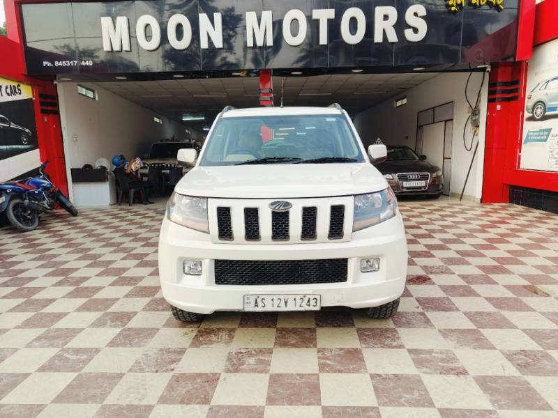 Mahindra TUV300 T10