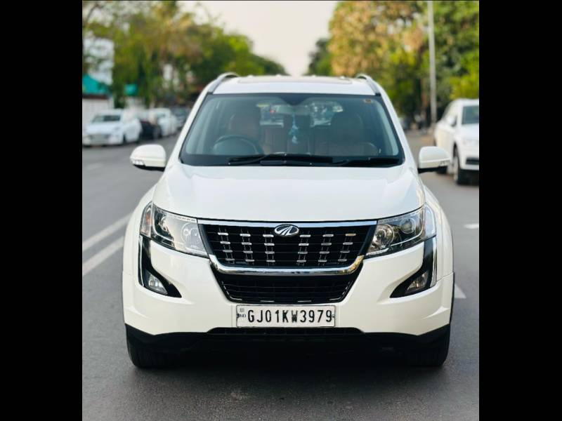 Mahindra XUV500 W11 (O) AT