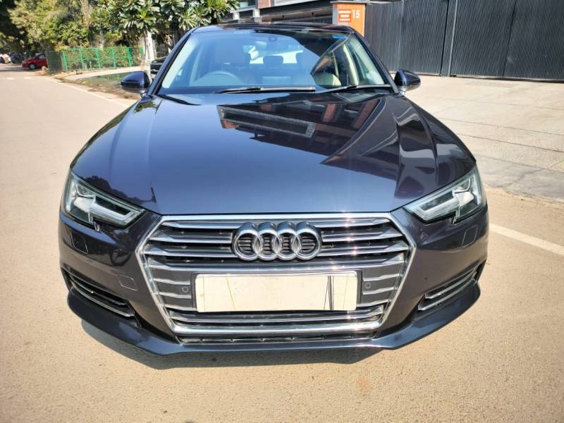 Audi A4 30 TFSI Premium Plus