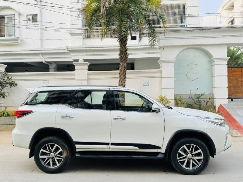 Toyota Fortuner 2.8 4x4 MT