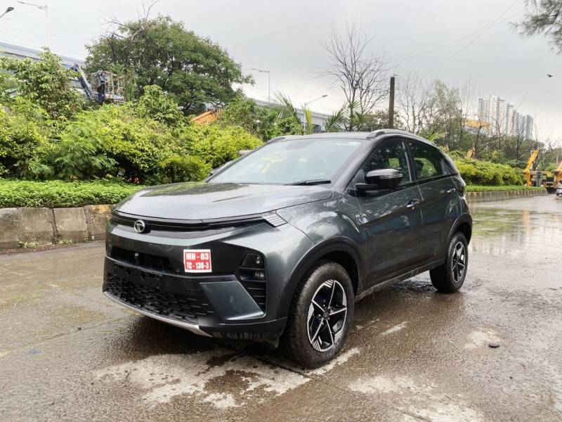 Tata Nexon Fearless Plus (PS) 1.2 Petrol 7DCA Dark Edition