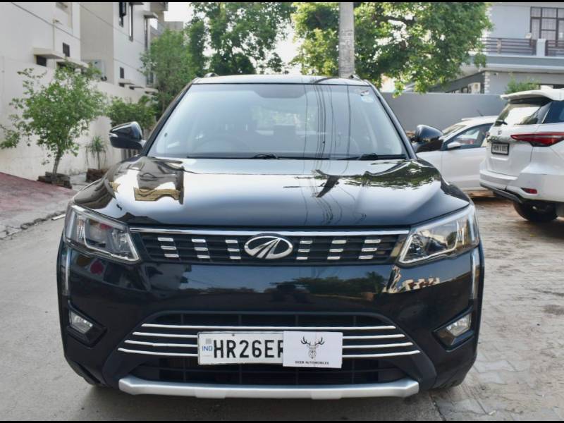 Mahindra XUV 300 1.2 W8
