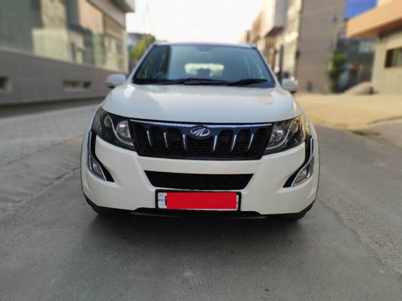 Mahindra XUV500 W6 FWD AT