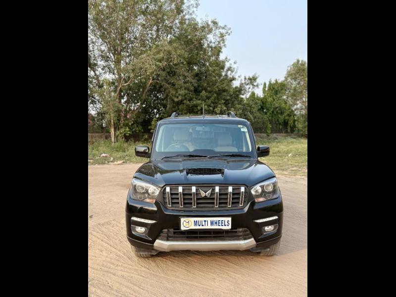 Mahindra Scorpio S11 MT 7S