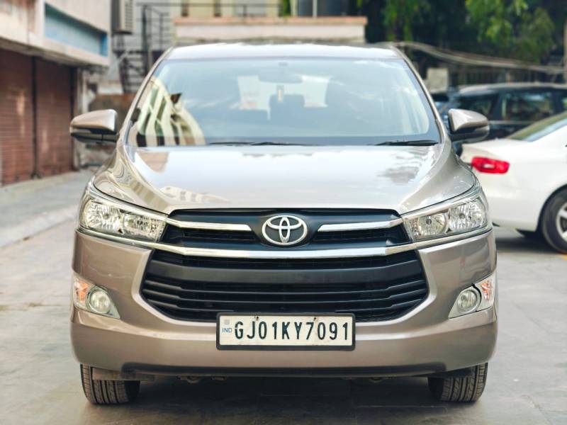 Toyota Innova Crysta 2.4 G 8 STR