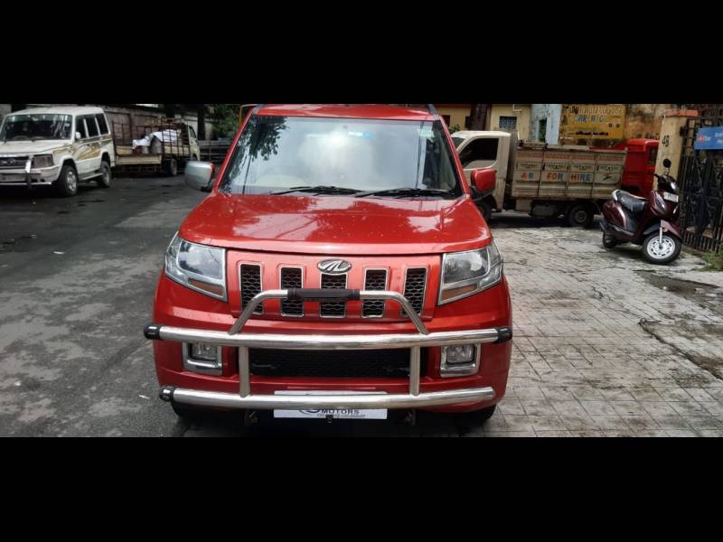 Mahindra TUV300 T10
