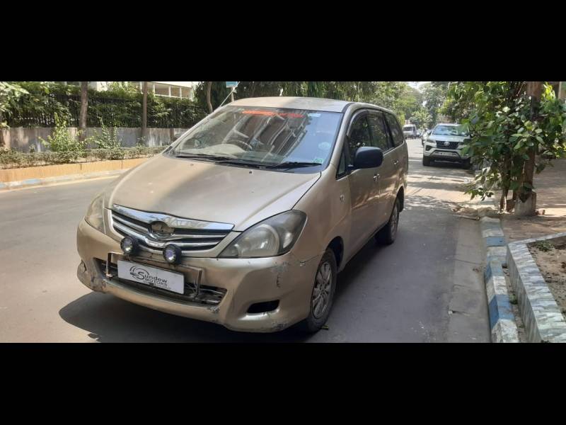 Toyota Innova 2.5 VX 8 STR BS IV