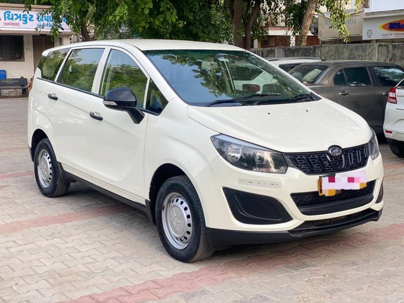 Mahindra Marazzo M2 8 STR