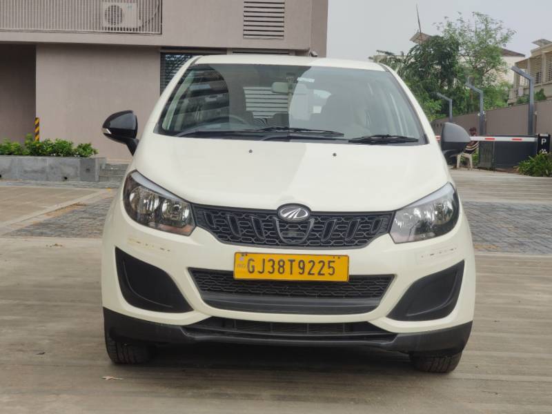 Mahindra Marazzo M2 8 STR