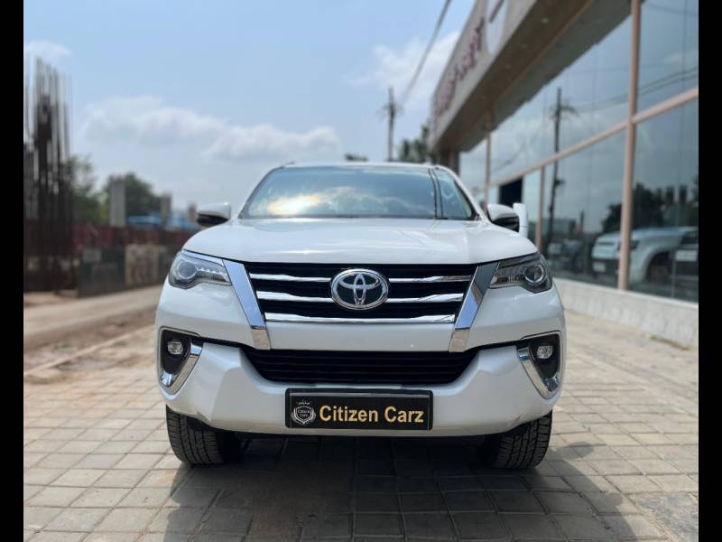 Toyota Fortuner 2.8 4x2 MT