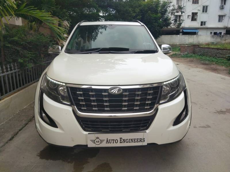 Mahindra XUV500 W9