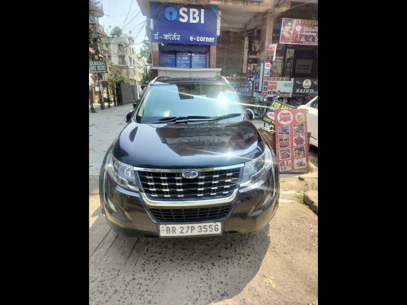 Mahindra XUV500 W9