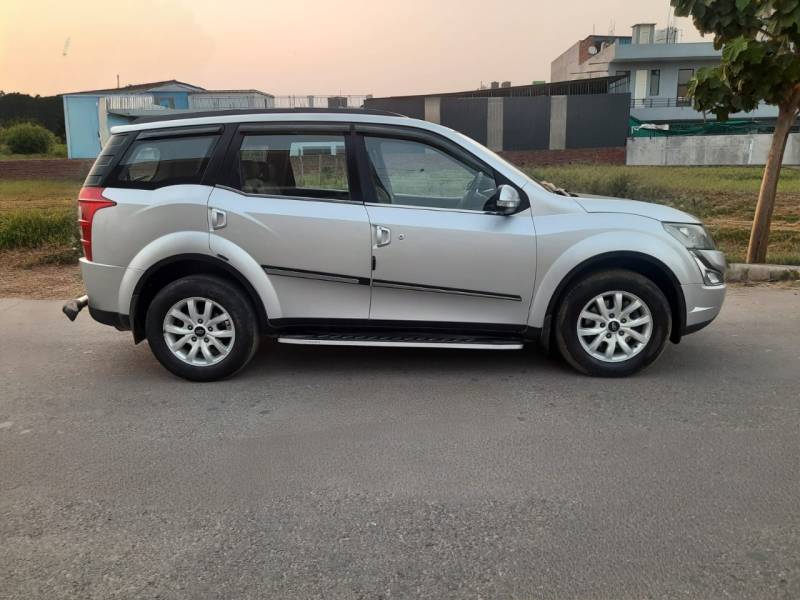Mahindra XUV500 W10 FWD AT