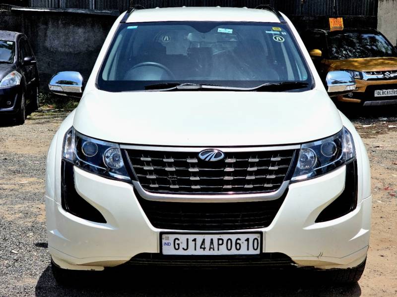 Mahindra XUV500 W5