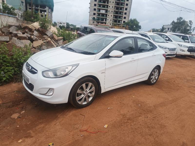 Hyundai Verna Fluidic 1.6 CRDI SX