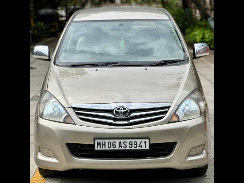 Toyota Innova 2.5 V 8 STR