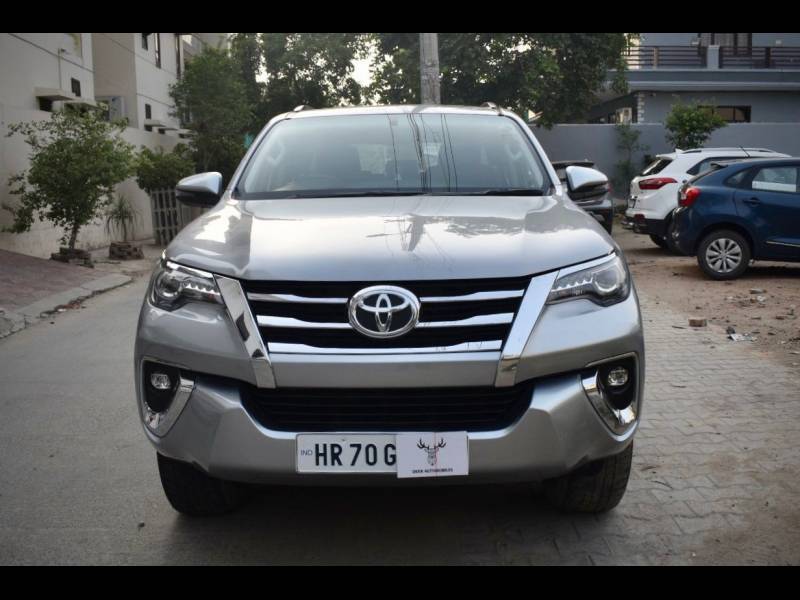 Toyota Fortuner 2.8 4x4 AT