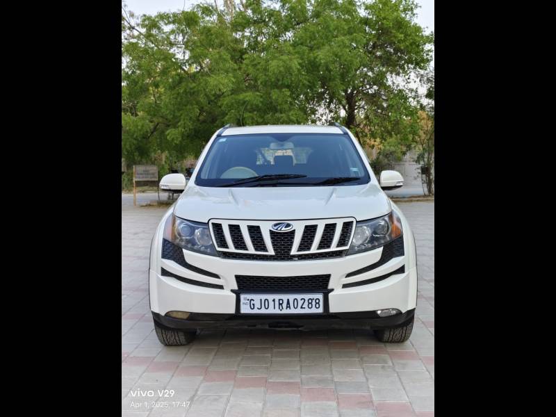 Mahindra XUV500 W8