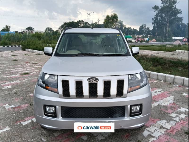 Mahindra TUV300 T10