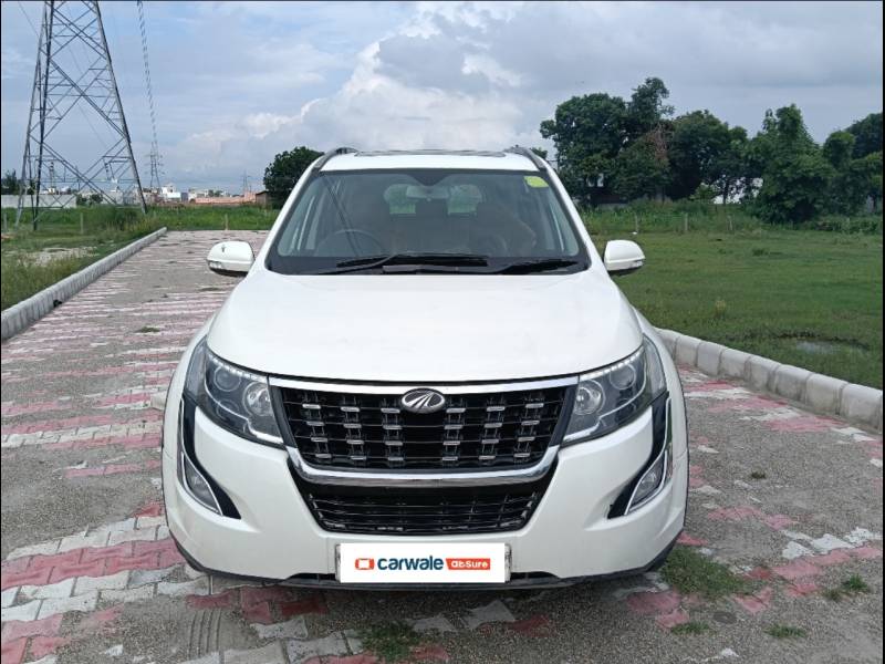Mahindra XUV500 W11 AT