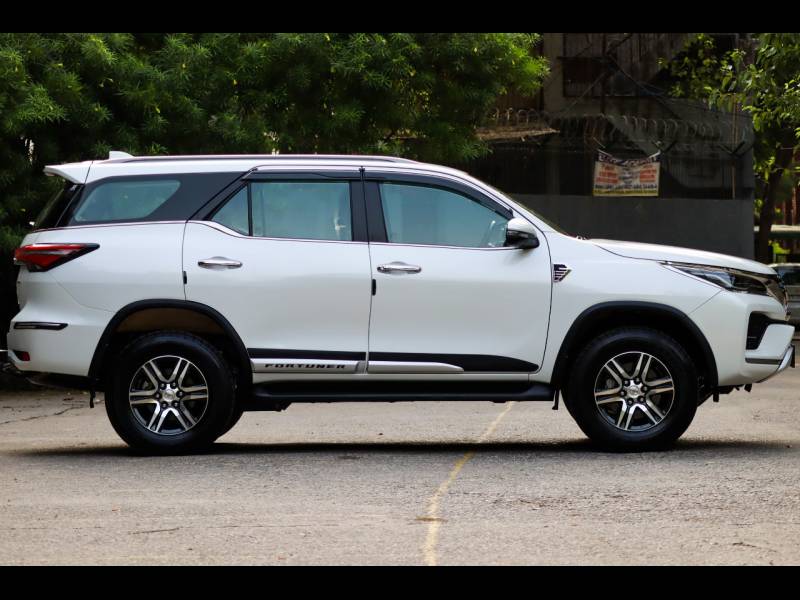 Toyota Fortuner 4X2 AT 2.7 Petrol