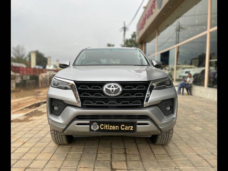 Toyota Fortuner 4X2 AT 2.8 Diesel
